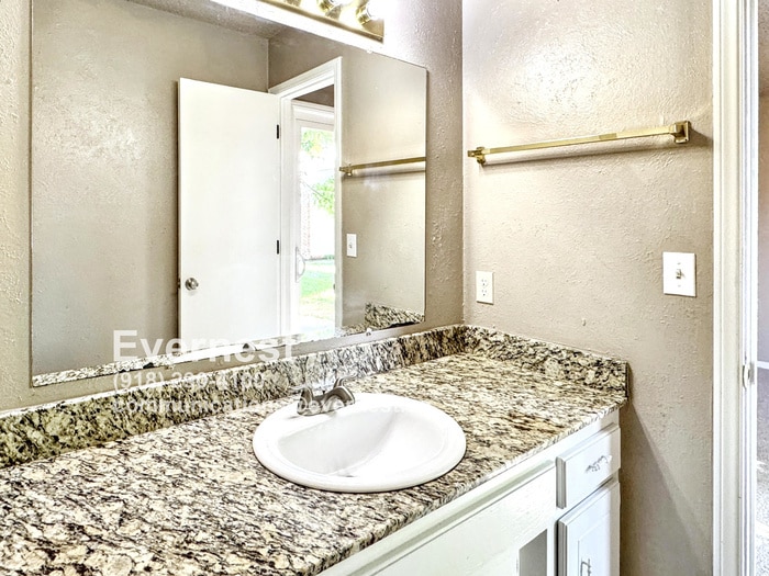 Building Photo - 8126 E 65th Pl