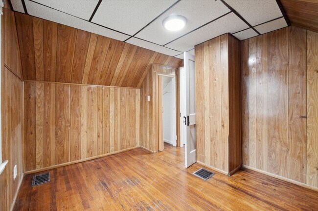Building Photo - West Side - 3 Bedroom Bungalow