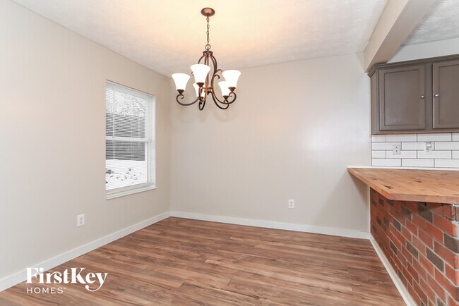 Building Photo - 917 Brookwood Dr