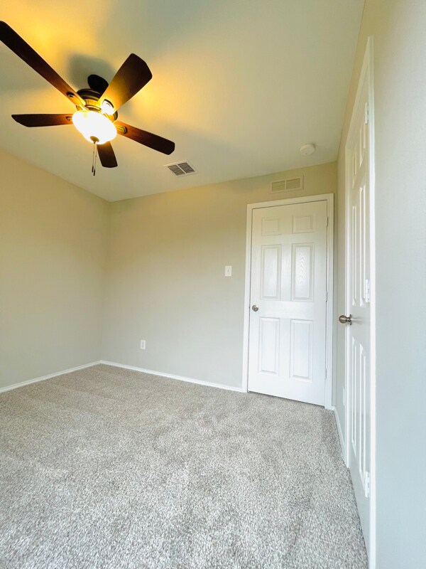 Building Photo - 604 Poncho Ln