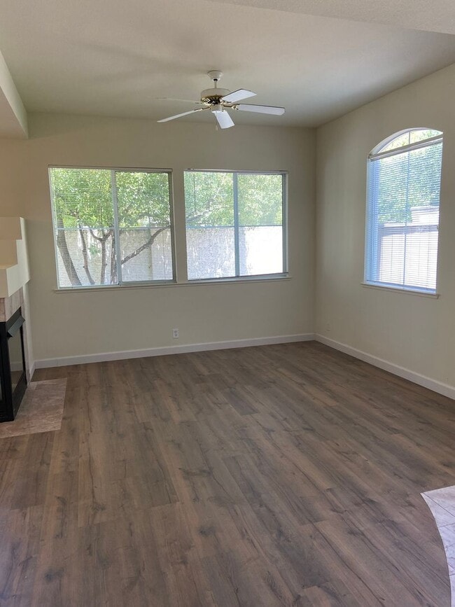 Building Photo - Bentley Square - Gated 3 Bdrm+office
