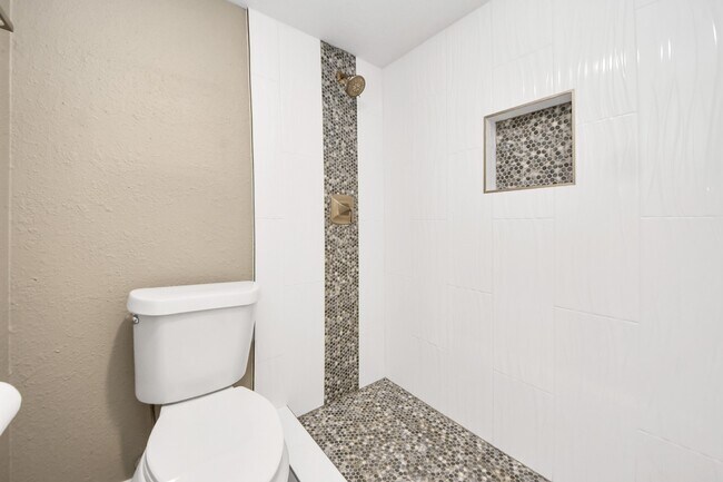 Building Photo - 1860 White Oak Dr