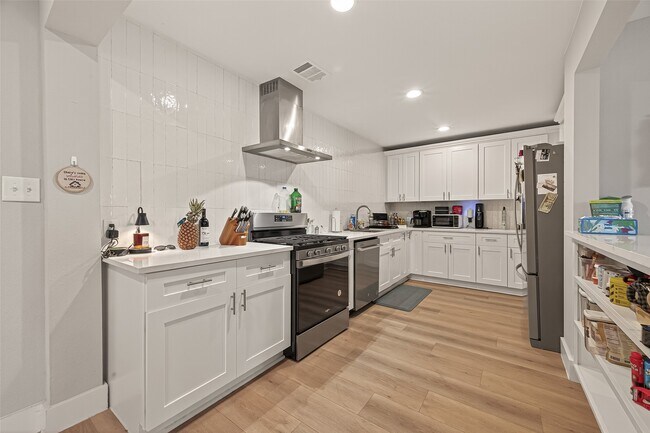 Building Photo - 802 Nashua St