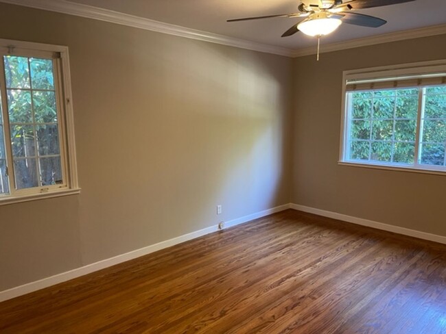 Building Photo - Charming single level home in Orinda-Avail...