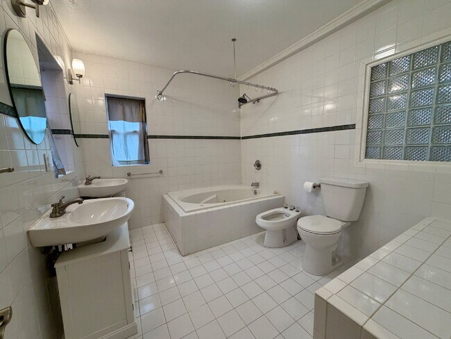 Building Photo - Historic Charm Meets Modern Luxury in the Heart of Denver! Just Steps from City Park & Denver's T...