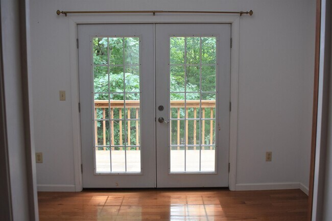 Building Photo - 26 Riverbend Rd