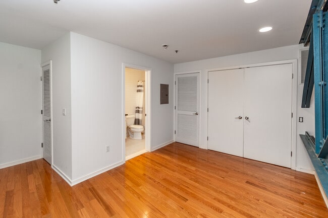 Building Photo - 36 Moore St