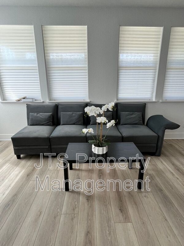 Building Photo - 4070 Monterey Grv