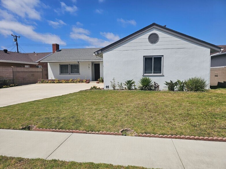 Building Photo - 5091 Quail Cir