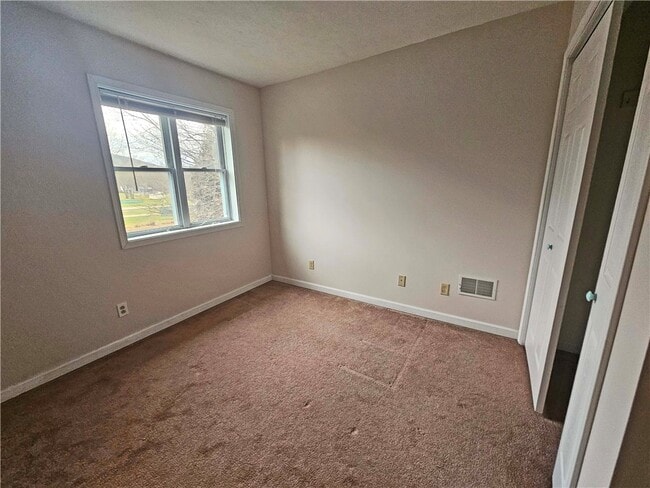 Building Photo - 118 Main St