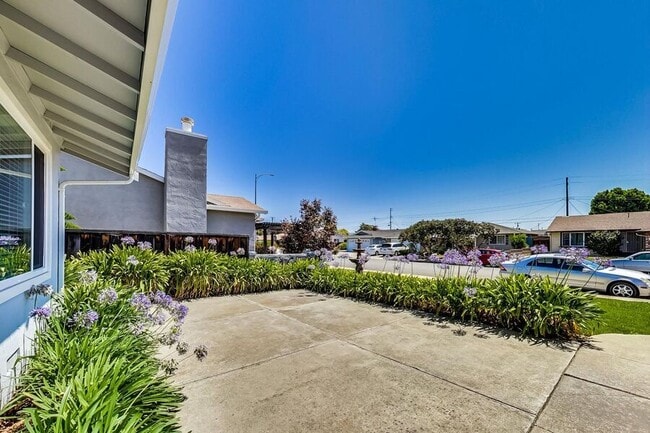 Building Photo - 4401 Castanos St