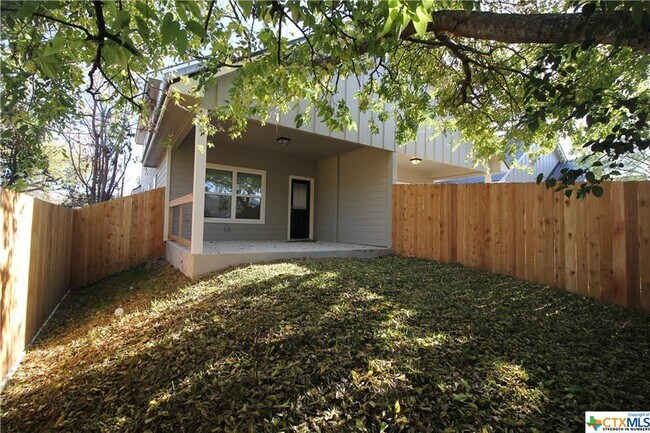 Building Photo - 1007 Mission Dr