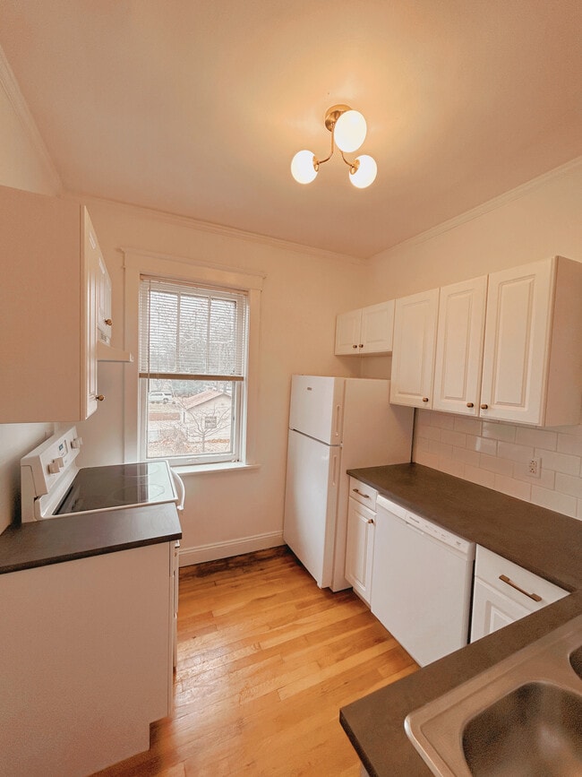 Kitchen overlooks spacious back yard - 2705 S Kingshighway Blvd