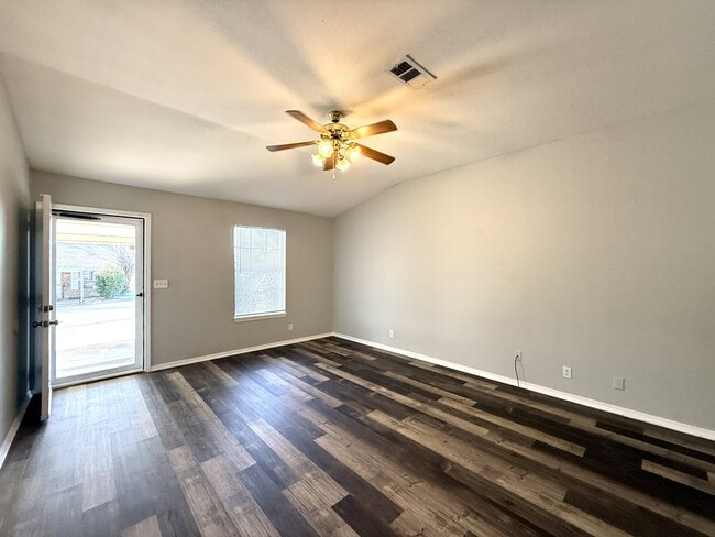 Building Photo - 2412 Cimmaron Dr