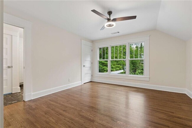Building Photo - 1511 McLendon Ave NE