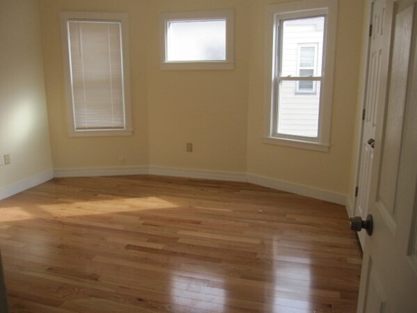 Building Photo - 9 Inwood St