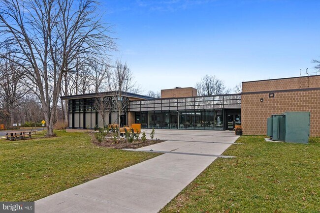 Building Photo - 7621 Tremayne Pl