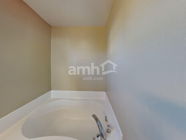 Building Photo - 1438 Dowell St