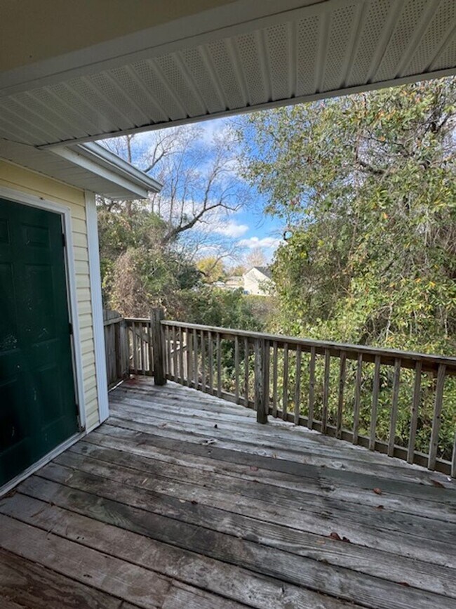 Building Photo - Holton Place - McClelland Dr.