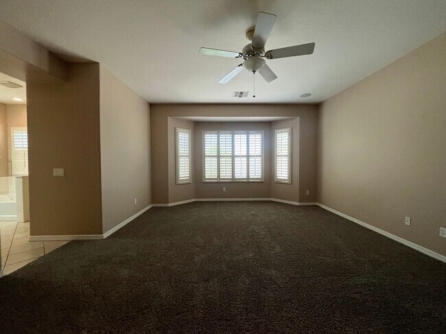 Building Photo - BEAUTIFUL 4 BEDROOM 2 BATHROOM HOME IN PEORIA