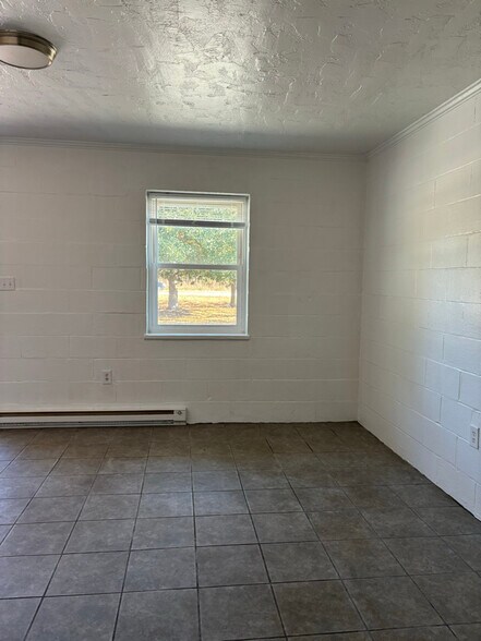 Building Photo - 601 N Main St