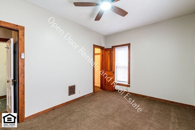 Building Photo - 114 W 2nd St