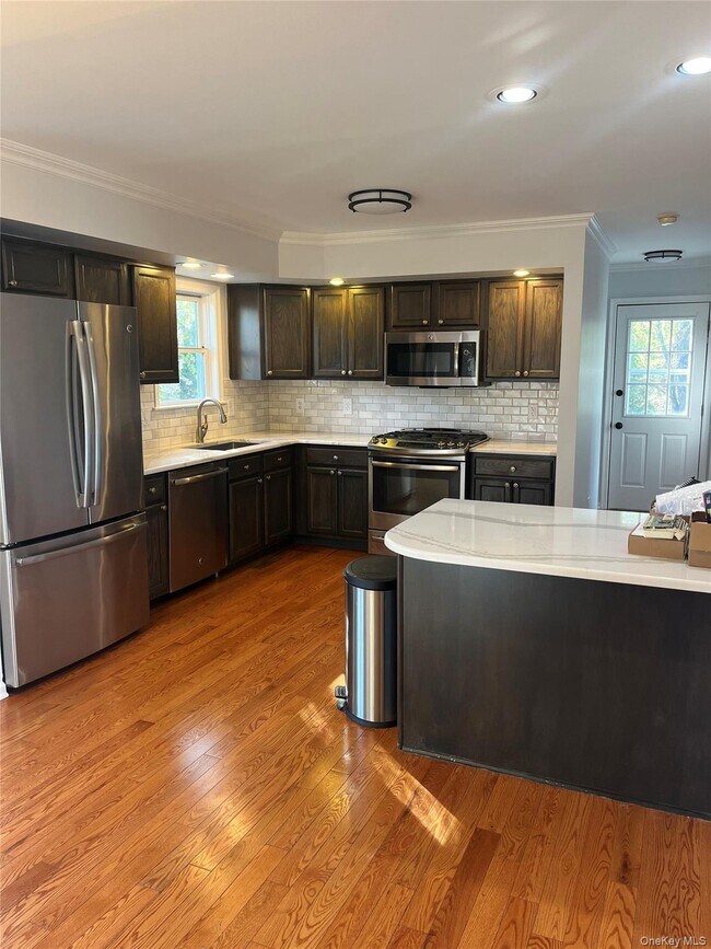 Building Photo - 6-8 Marion Ave