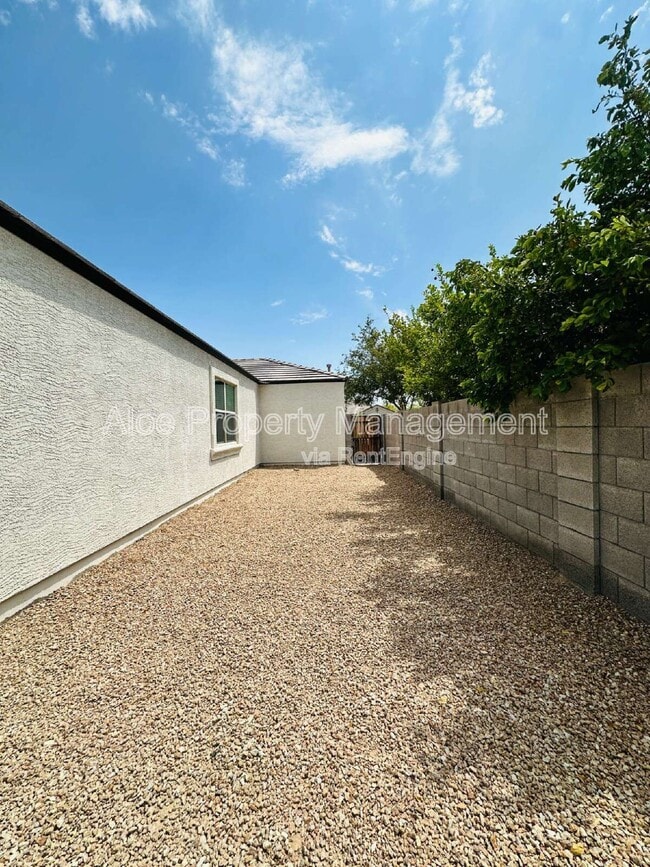 Building Photo - 3066 N Lainey Ln