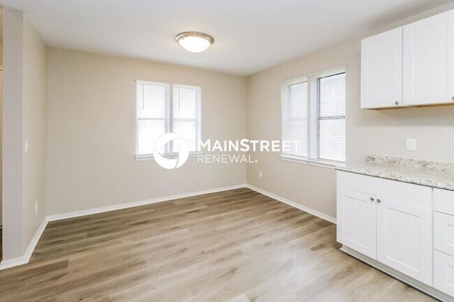 Building Photo - 4 Bedroom Pet-Friendly Home in Norman, OK with Main Street Renewal