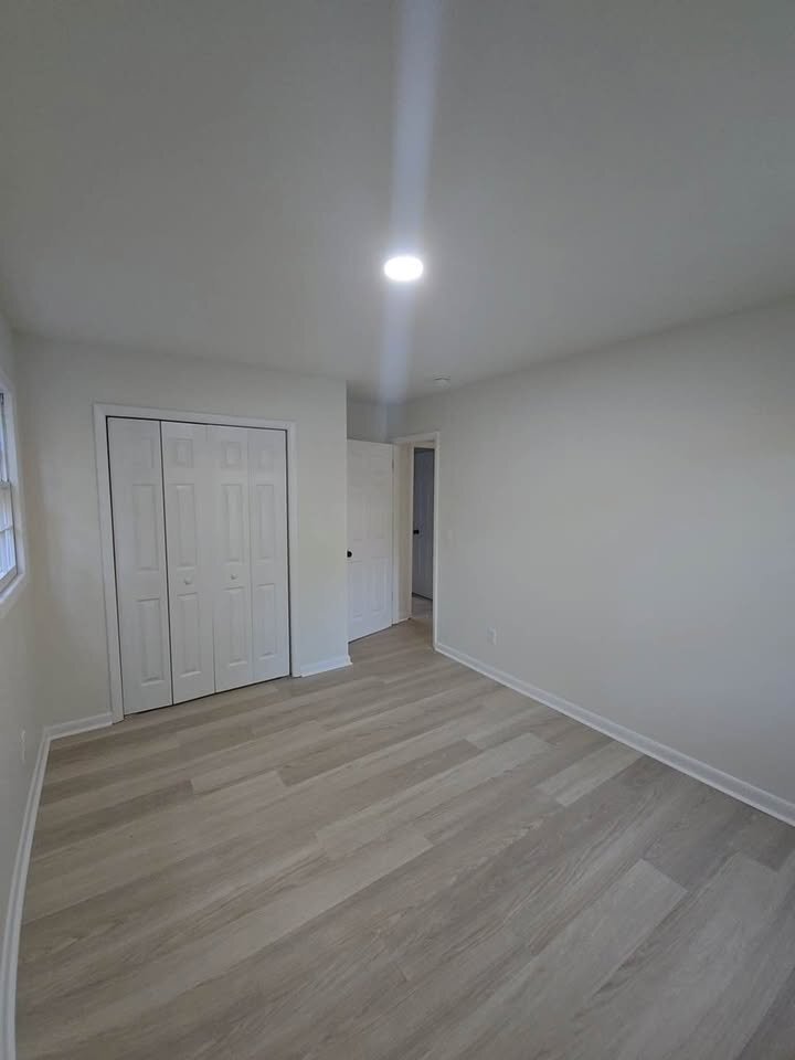 Building Photo - 2347 Greenway Dr