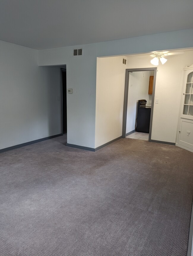 Building Photo - 3141 S 48th St