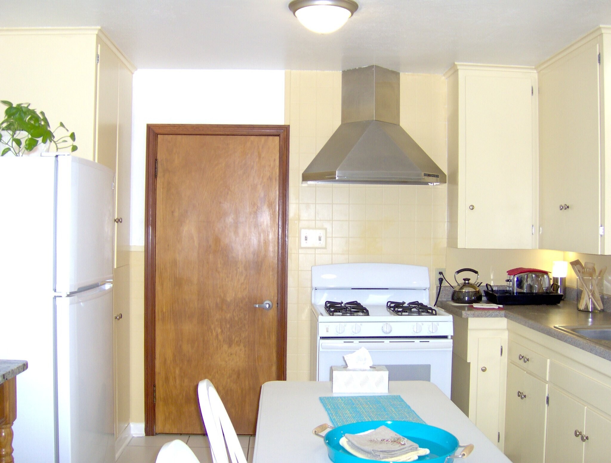 Building Photo - 2256 Bardwell Dr