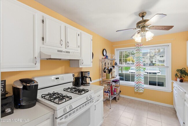 Building Photo - 554 Applewood Ct