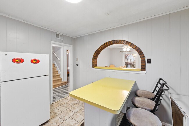 Building Photo - 23 2nd St