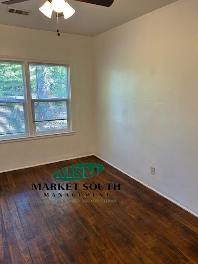 Building Photo - 54 E 1136