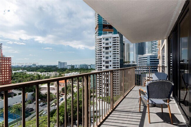Building Photo - 1450 Brickell Bay Dr