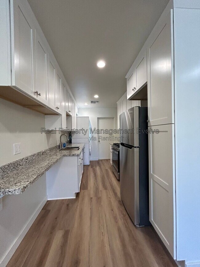 Building Photo - 338 W Highland Ave