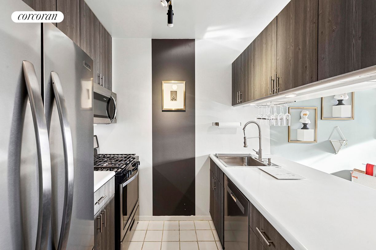 Building Photo - 350 W 50th St