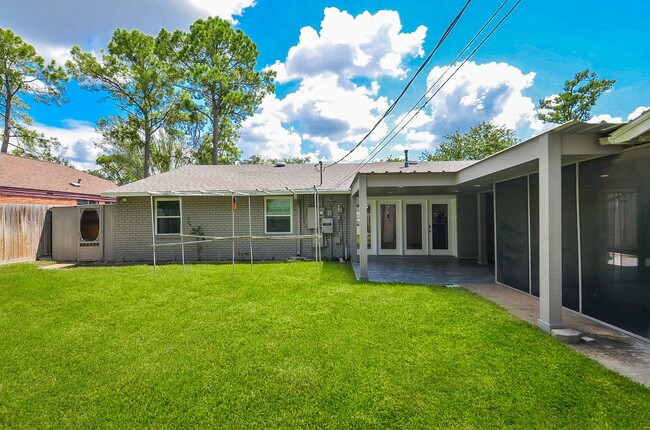 Building Photo - 9606 Highmeadow Dr