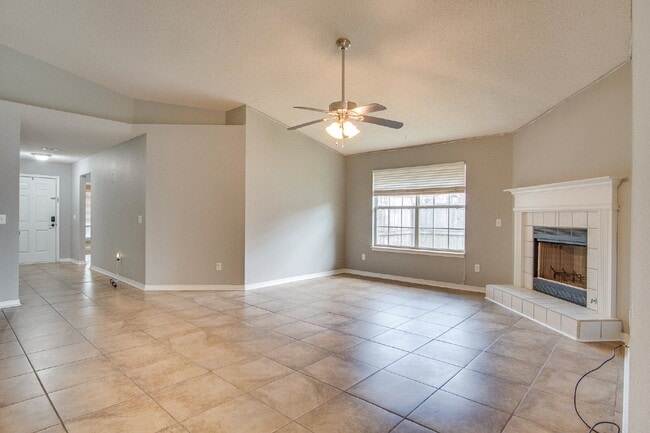 Building Photo - Available now – 3BR/2BA Patio Home with Fi...