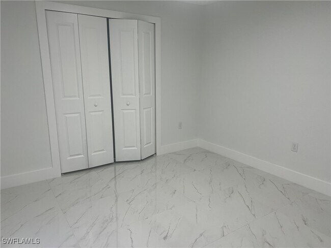 Building Photo - 2403 Dogwood Ave S