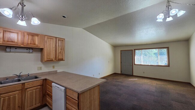 Building Photo - 806 Spartan Dr