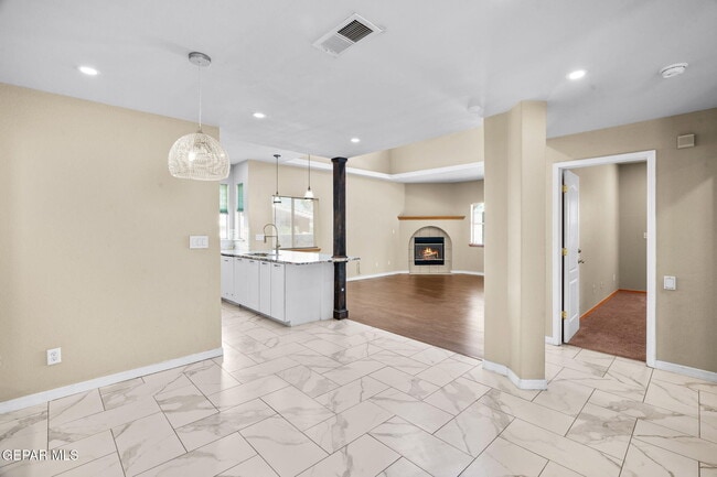 Building Photo - 7089 Tierra Roja St