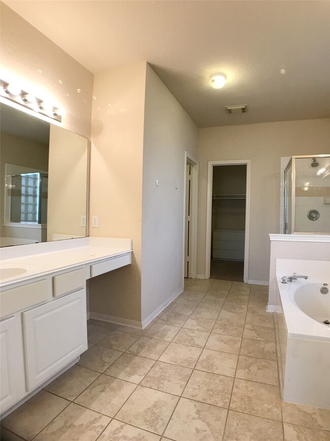 Building Photo - 6323 Sunset Cove Ln