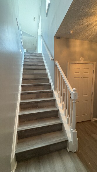 Building Photo - 4676 Court Yard Dr