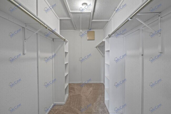 Building Photo - 213 Gregory Dr