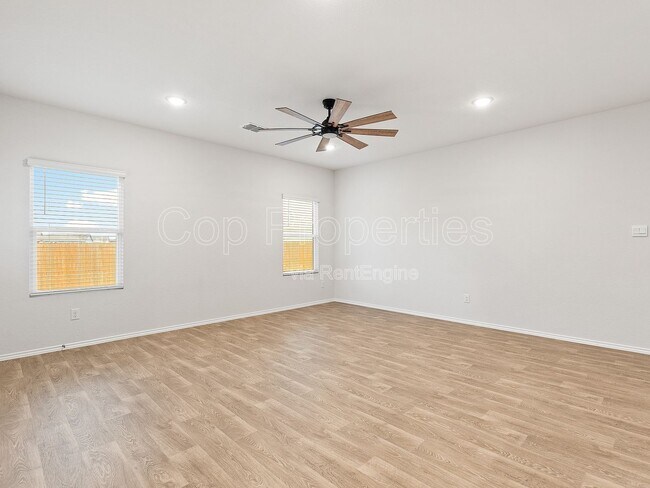 Building Photo - 374 Wayne Way