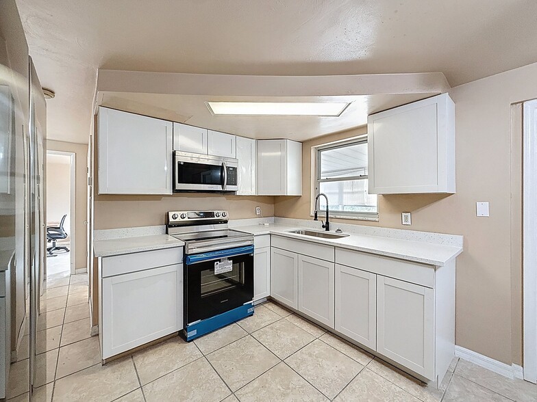 Building Photo - 3632 Brompton Dr