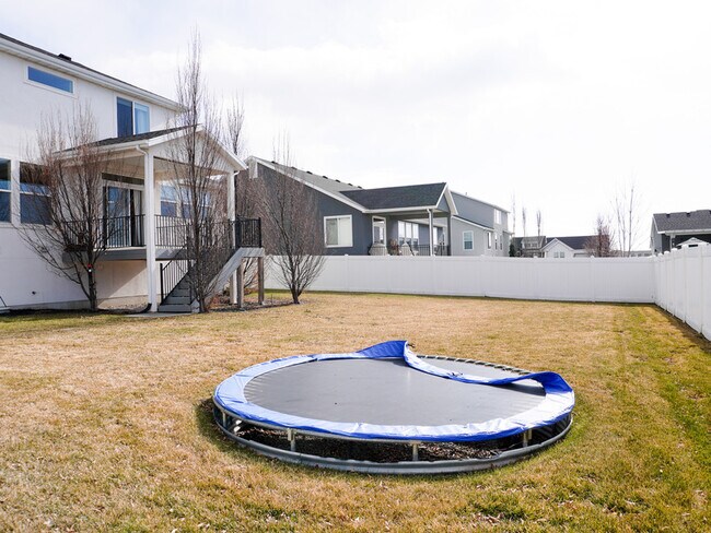 Building Photo - 2274 S 50 E