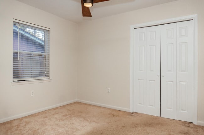 Building Photo - 410 Tanglewood Dr